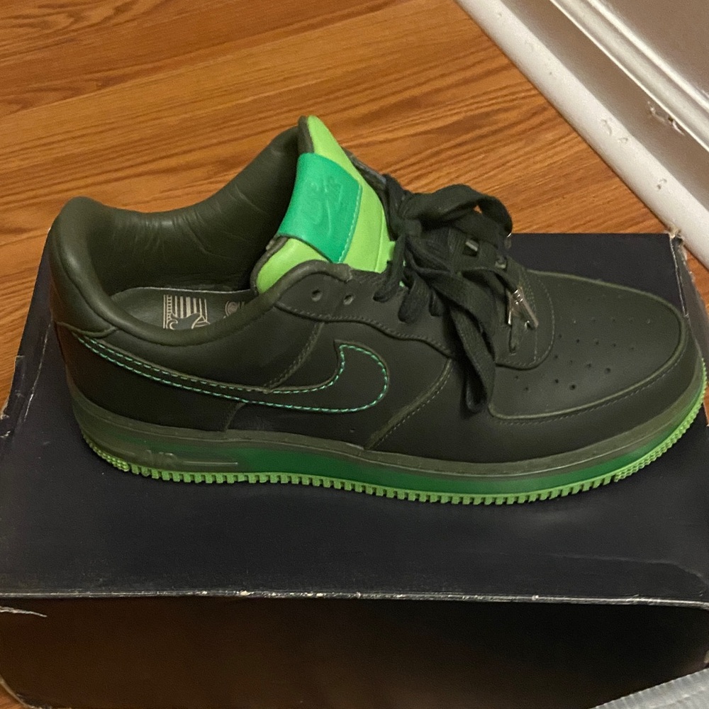 Nike Men's Black and Neon Green Sneakers
